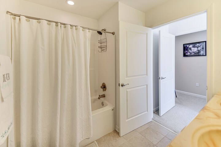 Walk to Beach: Home w / Pool Access in White Stone