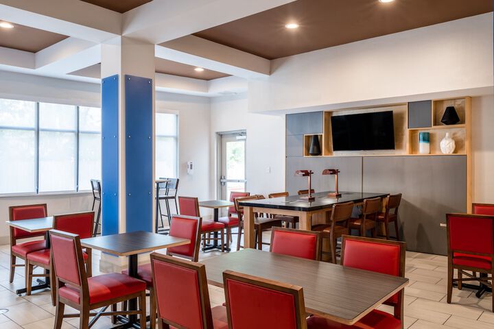 Holiday Inn Express Hotel & Suites BEAUMONT NW by IHG