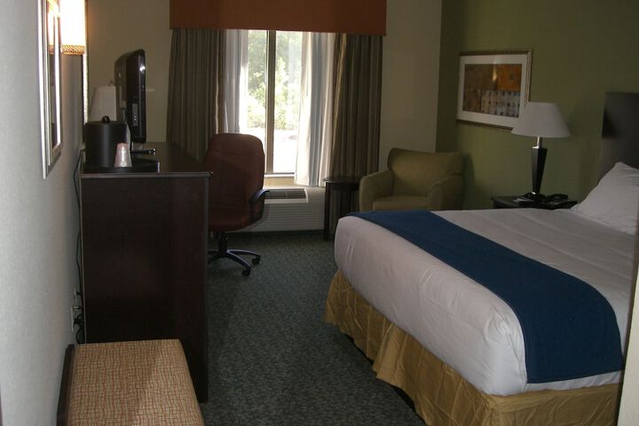 Holiday Inn Express & Suites Covington by IHG
