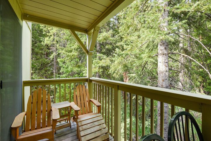Enjoy Forest Views Retreat at Kingswood Village!