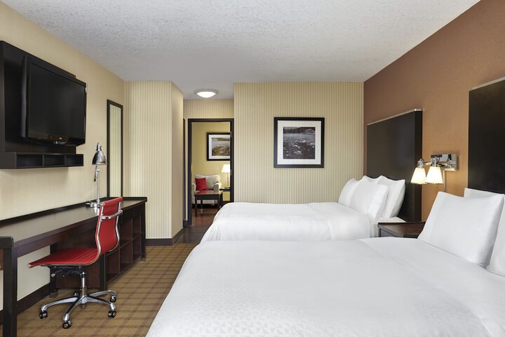 Four Points by Sheraton Hotel & Suites Calgary West