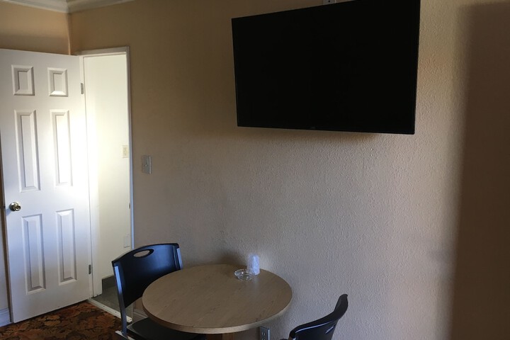 Room 13 of 37