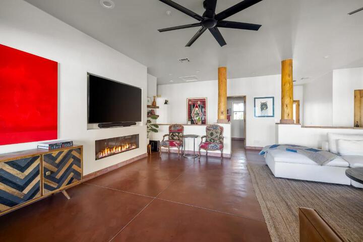 Grand Desert Getaway with Pool and Peloton with Sonos and Office