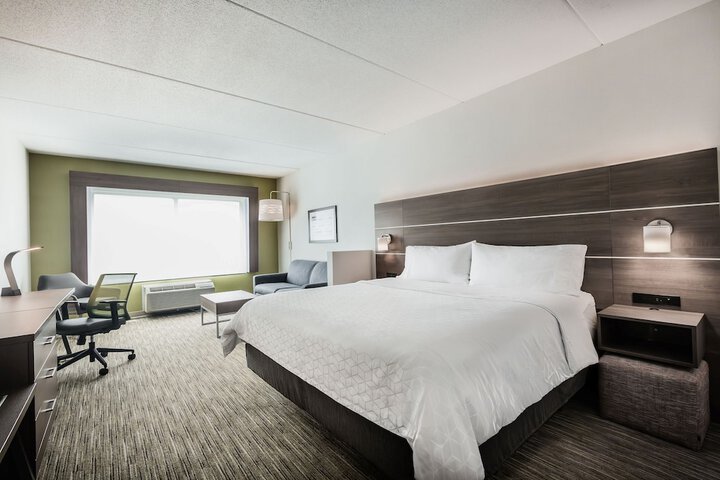 Room 33 of 107
