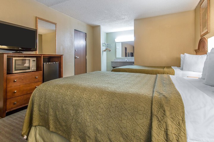 Room 12 of 19