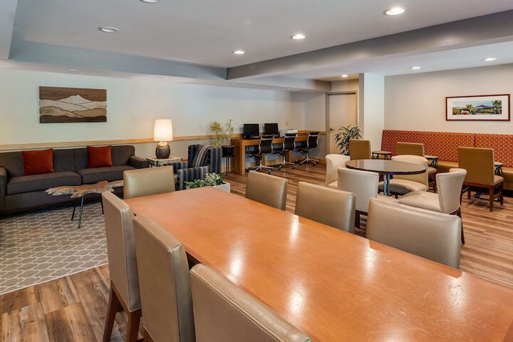 Best Western Plus Windjammer Inn & Conference Center