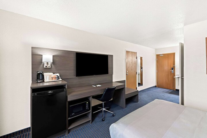 Room 50 of 61