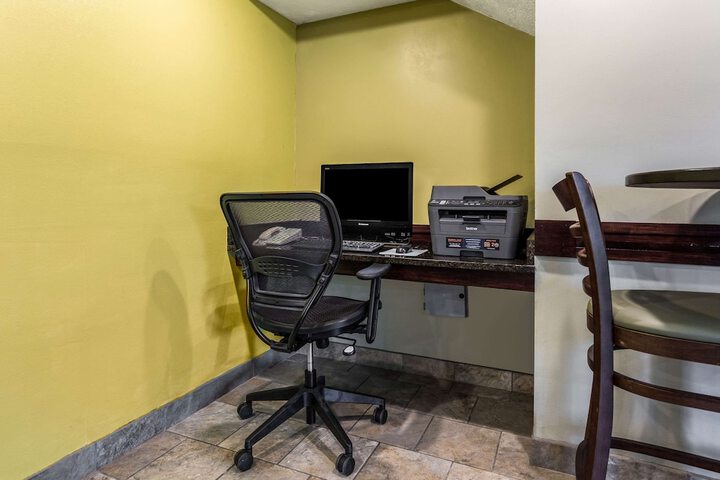 Business Center 37 of 37