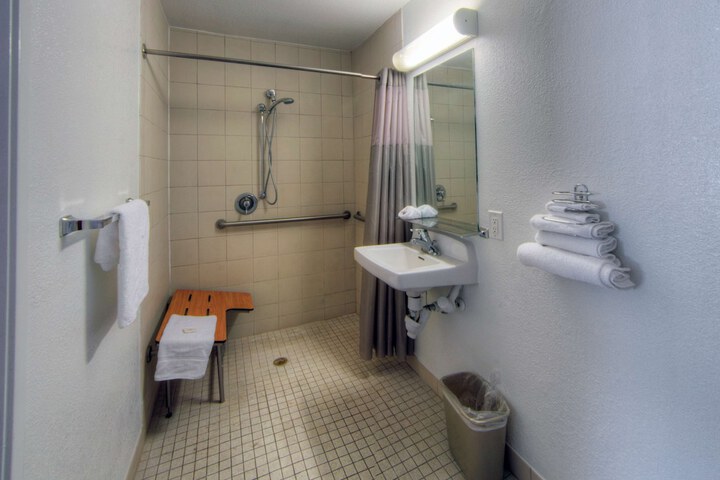 Room 27 of 35