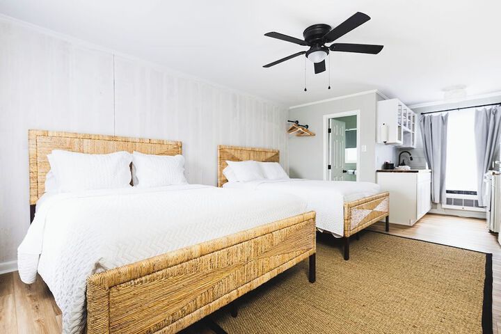 Room 21 of 28