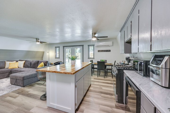 Family-friendly Broken Bow Home w / Grill!