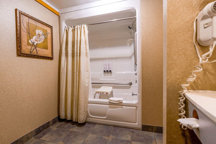 Room 34 of 47