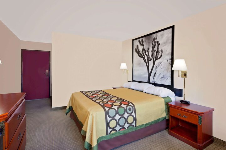 Room 11 of 16