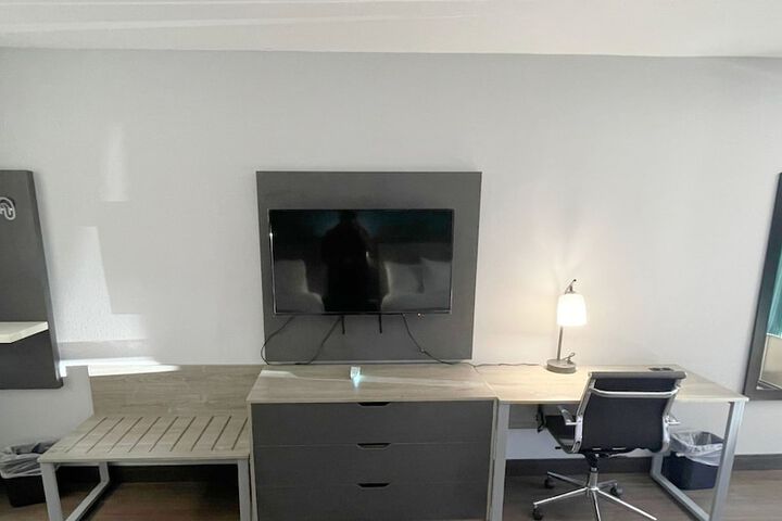 Room 12 of 24