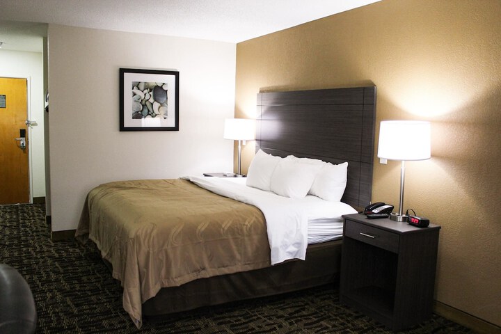 Room 8 of 27