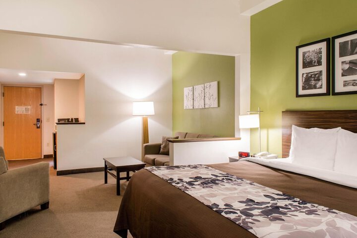 Room 13 of 36