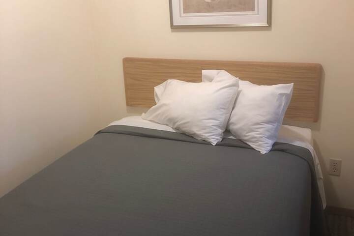 Room 52 of 185