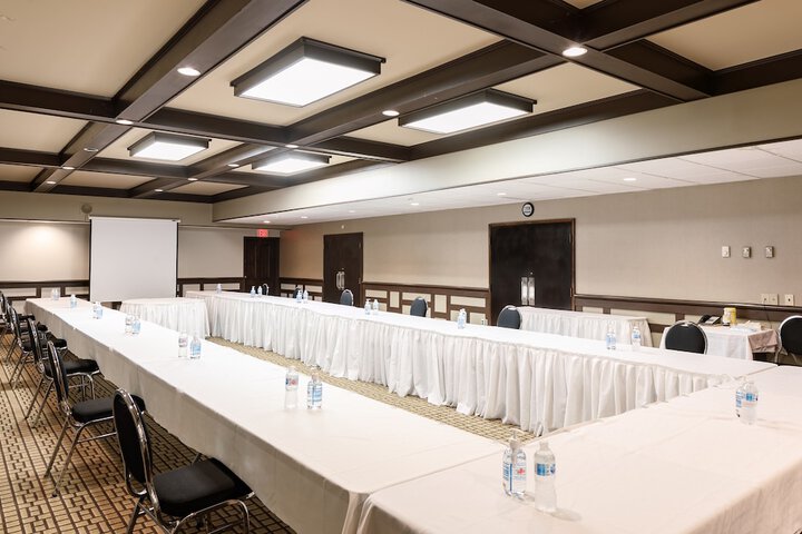 Ballroom/Hall 44 of 48