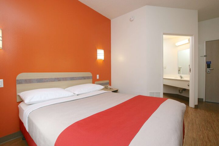 Room 27 of 28