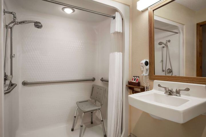 Room 12 of 27