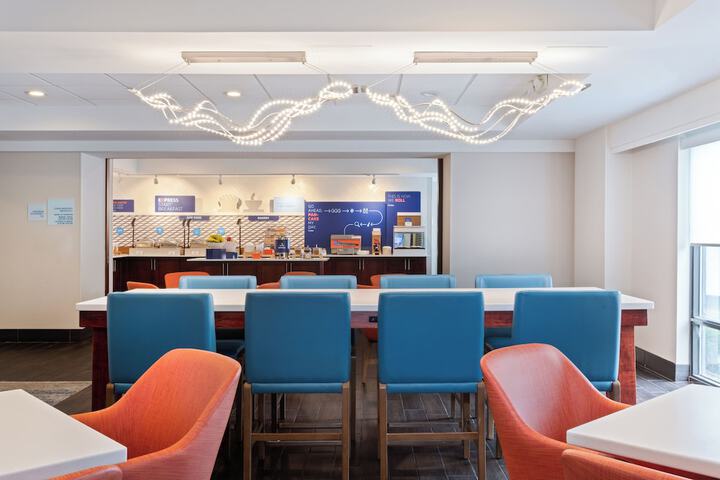 Holiday Inn Express & Suites Cincinnati Riverfront by IHG