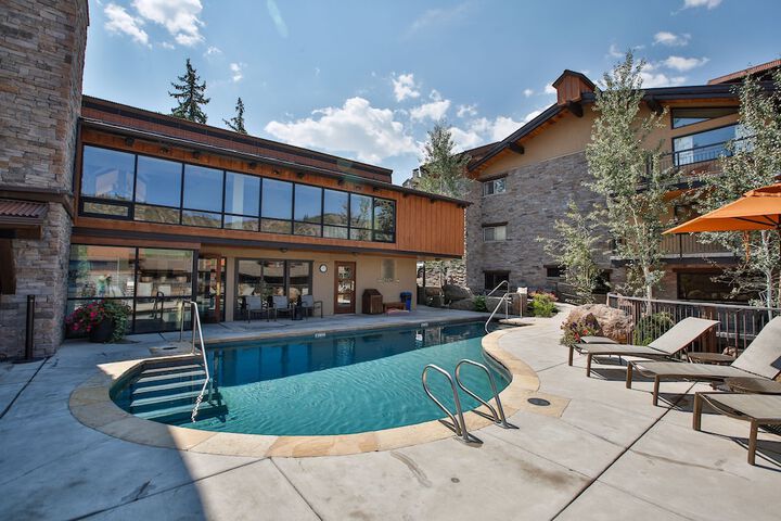 The Crestwood Condominiums