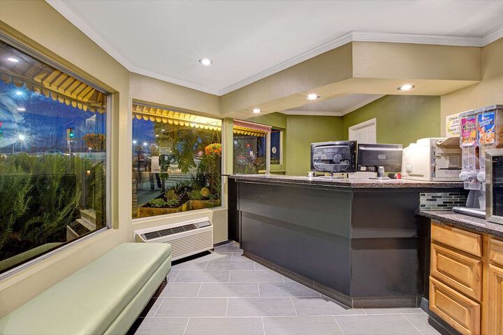 Super 8 by Wyndham Santa Cruz Beach