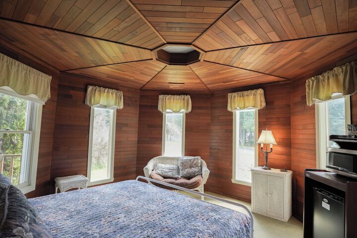 Alexanders Lodge