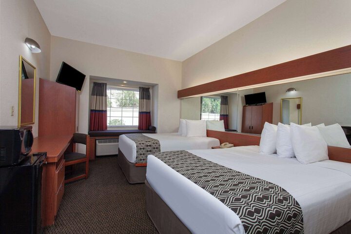 Room 30 of 53