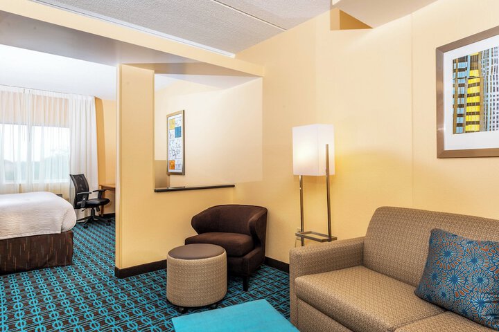 Room 14 of 16