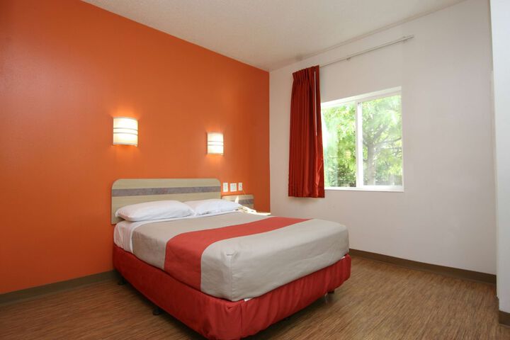 Room 21 of 28