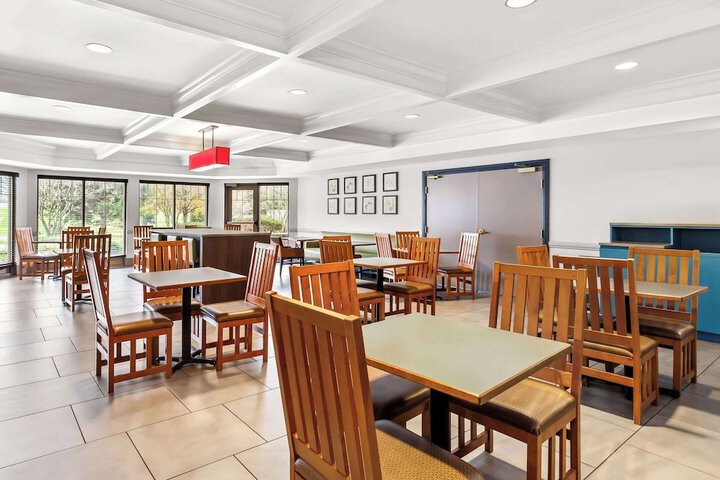 Country Inn & Suites by Radisson Portage, IN