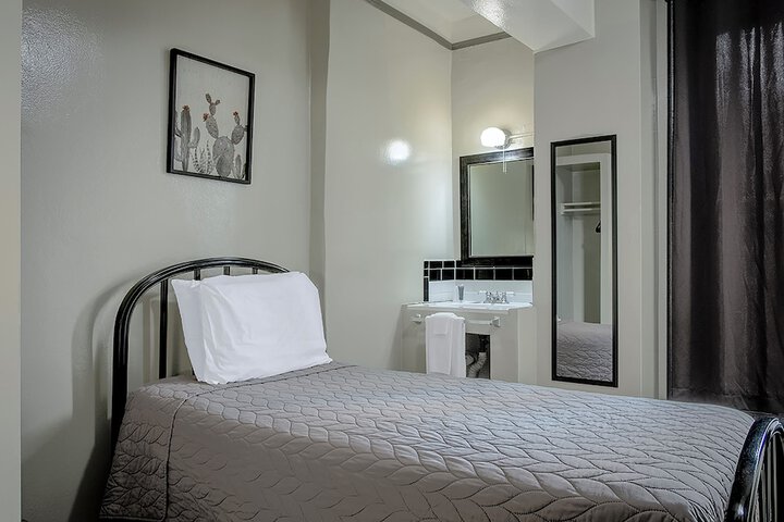 Room 118 of 166