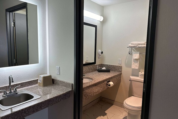 Room 28 of 46