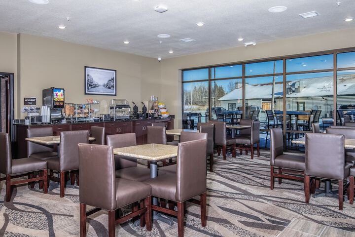 Cobblestone Hotel & Suites - Waukesha / West Milwaukee