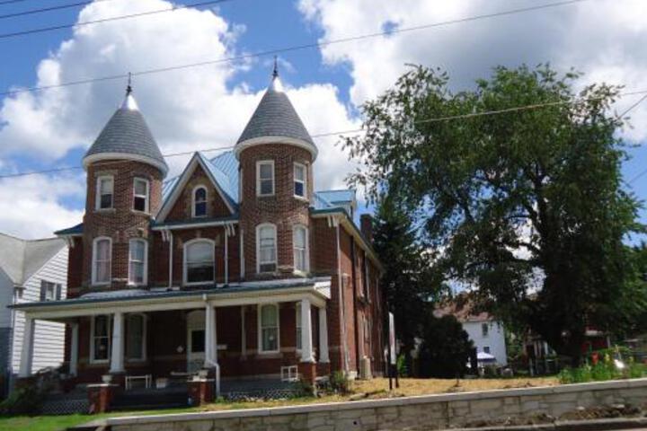 Fox Castle Bed and Breakfast