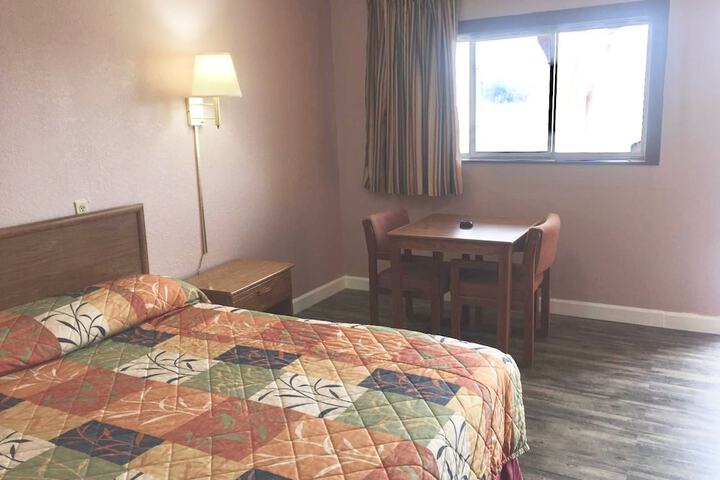 Room 12 of 18