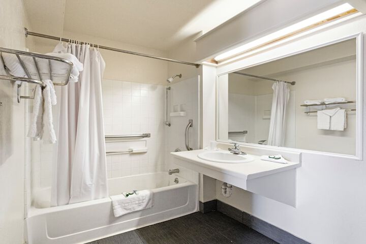 Budget Inn and Suites