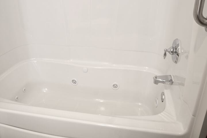 Holiday Inn Express and Suites Newton by IHG