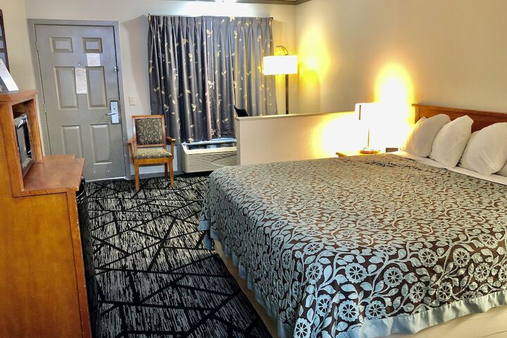 Room 12 of 24
