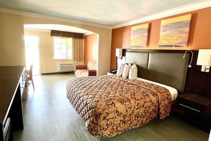 Luxury Inn & Suites Liberty