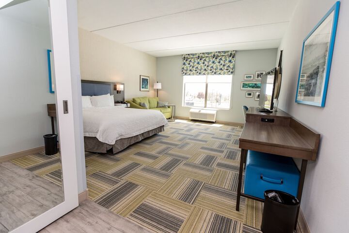 Hampton Inn & Suites Syracuse North Airport Area