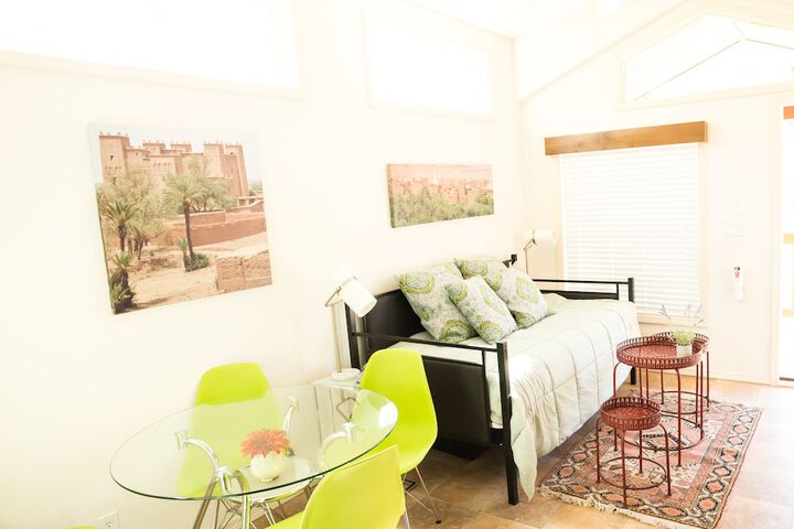 Room 52 of 187