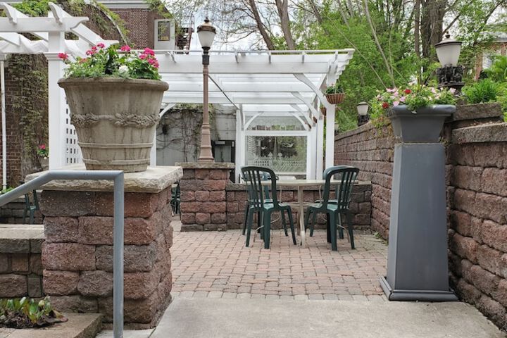 Lowell Inn