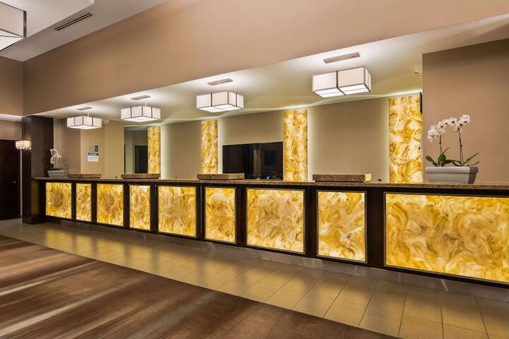 Best Western Plus Lamplighter Inn & Conference Centre