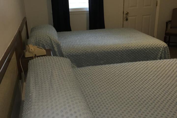 Room 17 of 37