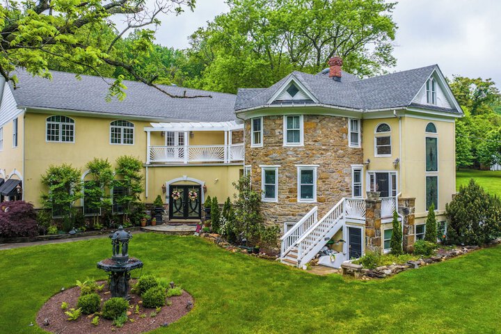 Stone Manor Boutique Inn