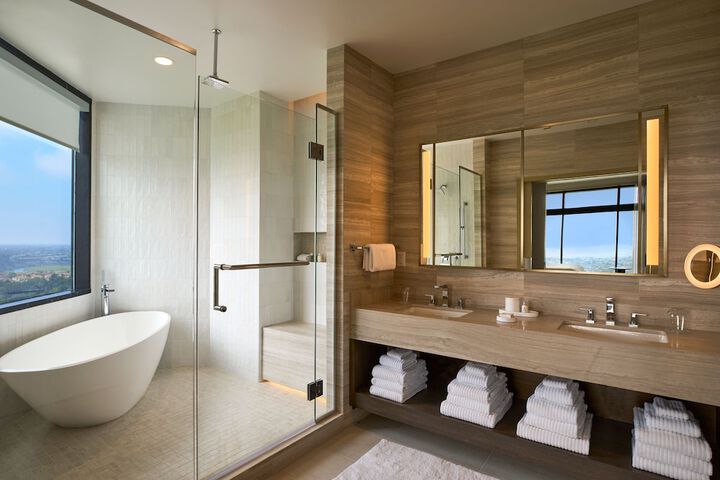 VEA Newport Beach a Marriott Resort & Spa