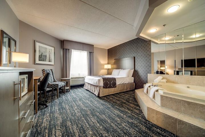 Monte Carlo Inn - Brampton Suites