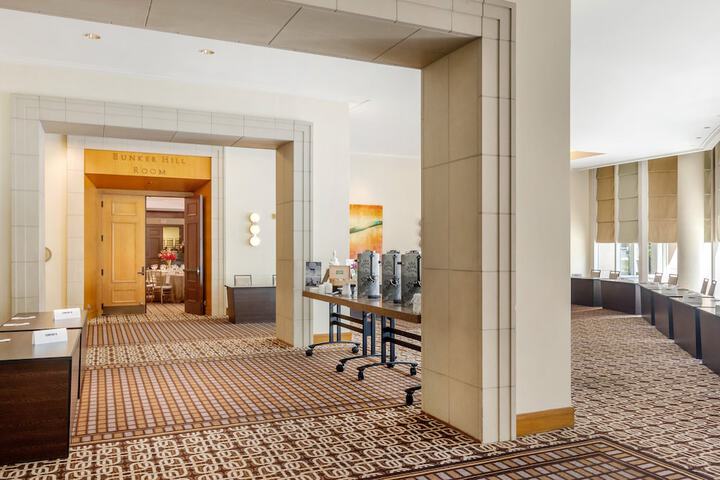Omni Los Angeles Hotel at California Plaza